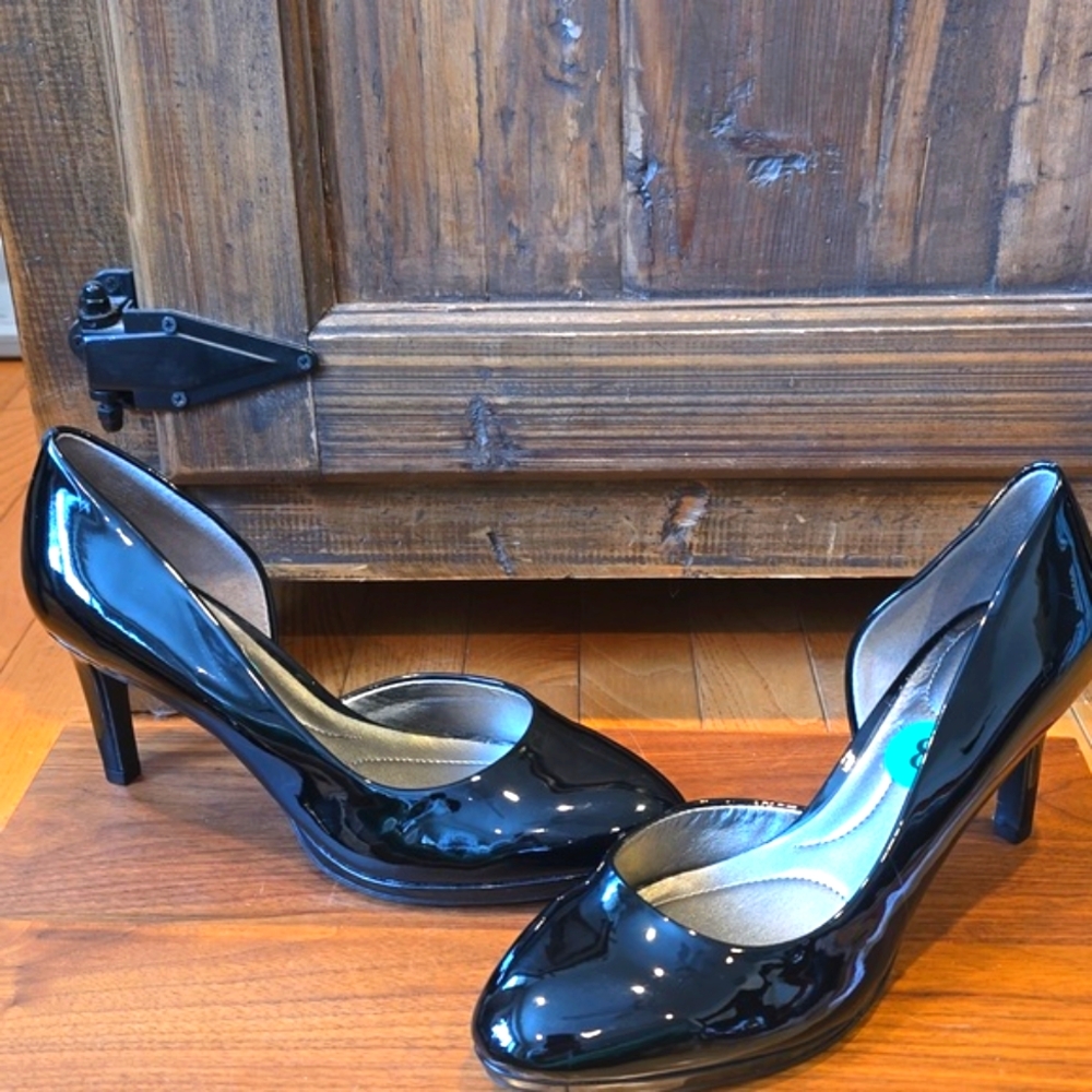 NWT, Bandolino Black Patent Heels, 8